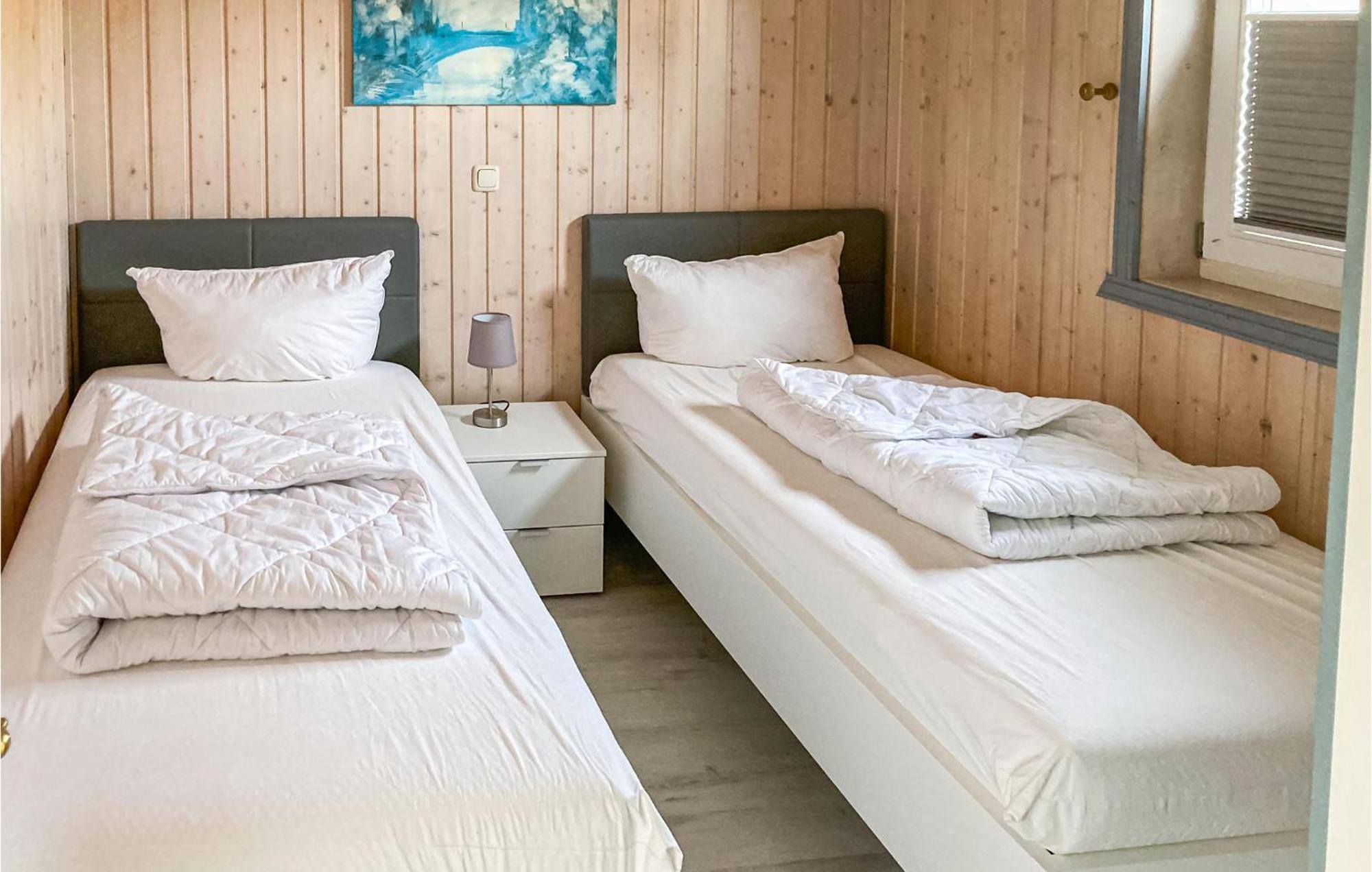 2 Bedroom Nice Home In Rechlin Buitenkant foto