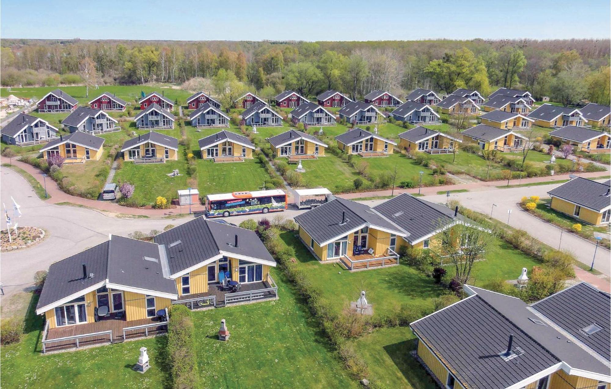 2 Bedroom Nice Home In Rechlin Buitenkant foto