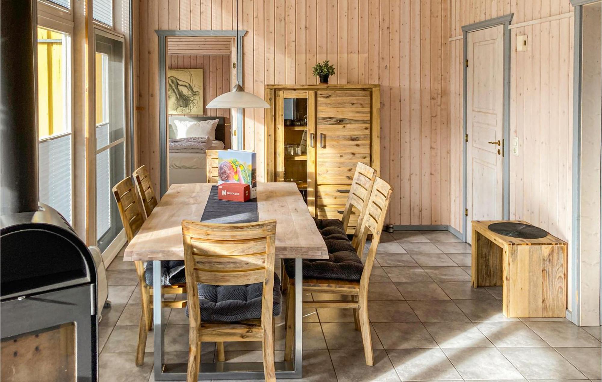 2 Bedroom Nice Home In Rechlin Buitenkant foto